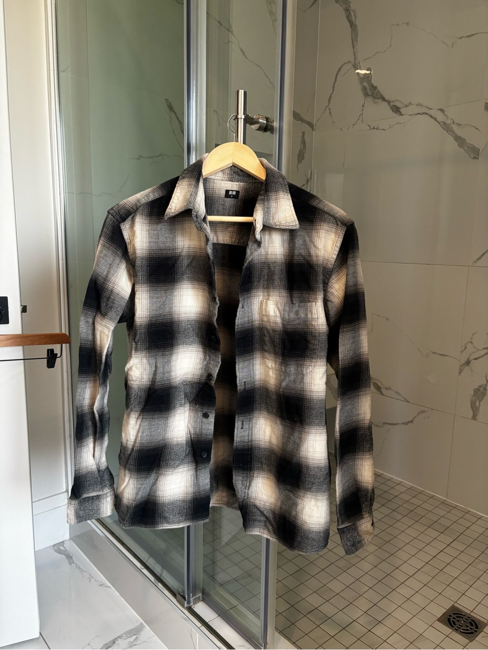 Uniqlo Black & Cream Plaid Casual Button-Down Shirt